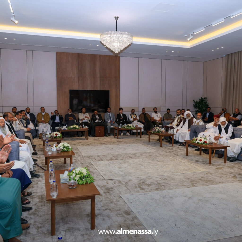 Extra111111111 6 رئيس الأركان العامة يستقبل وفدًا من مشايخ وأعيان قبيلة الفواخر