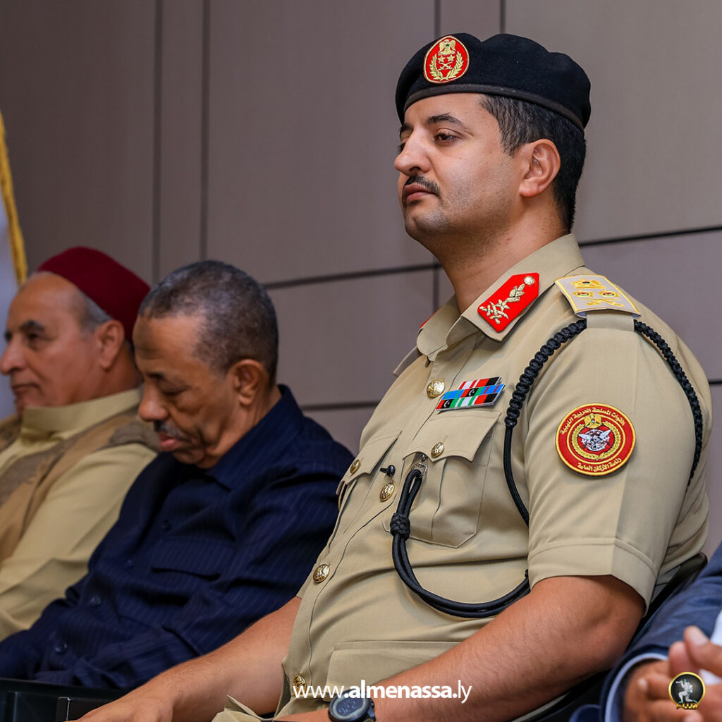 Extra1111111111 1 رئيس الأركان العامة يستقبل وفدًا من مشايخ وأعيان قبيلة العواقير