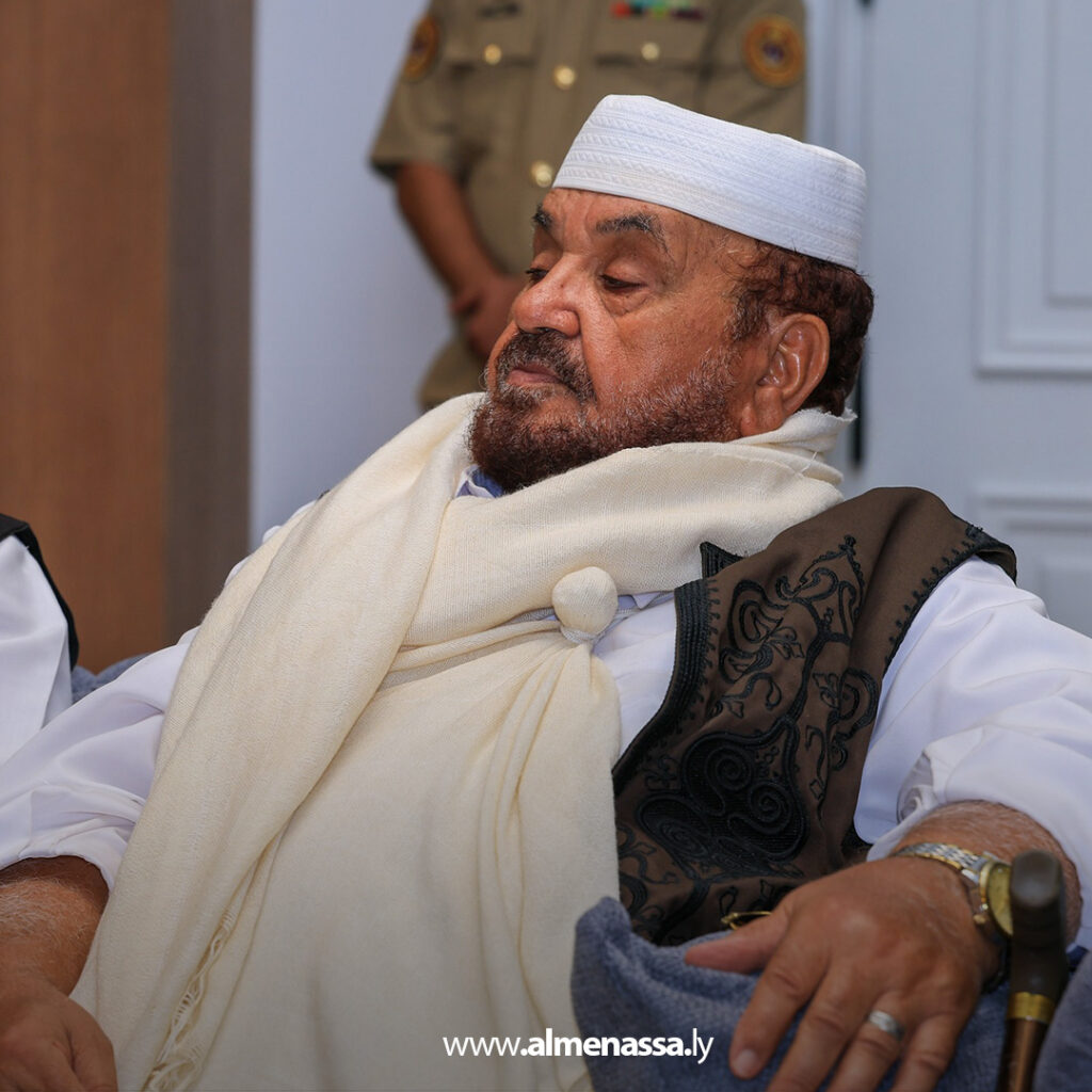 Extra1111111111 2 رئيس الأركان العامة يستقبل وفداً من مشايخ وأعيان قبيلة زوية