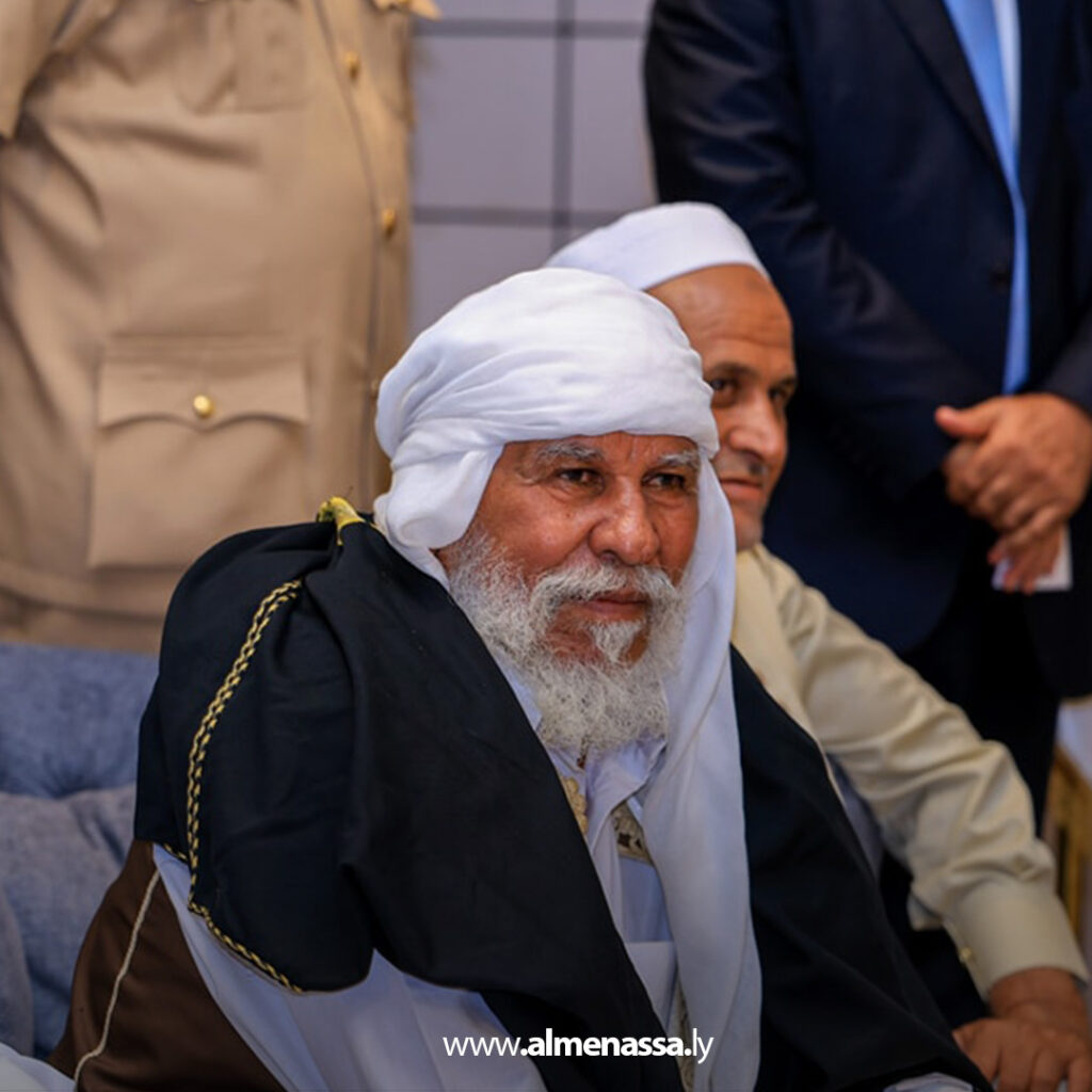 Extra1111111111 5 رئيس الأركان العامة يستقبل وفدًا من مشايخ وأعيان قبيلة الفواخر