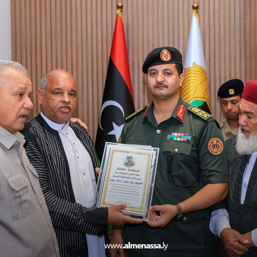 Extra11111111111 1 رئيس الأركان العامة يستقبل وفداً من مشايخ وأعيان قبيلة زوية