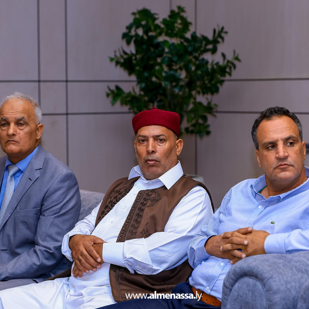 Extra11111111111 رئيس الأركان العامة يستقبل وفدًا من مشايخ وأعيان قبيلة العواقير