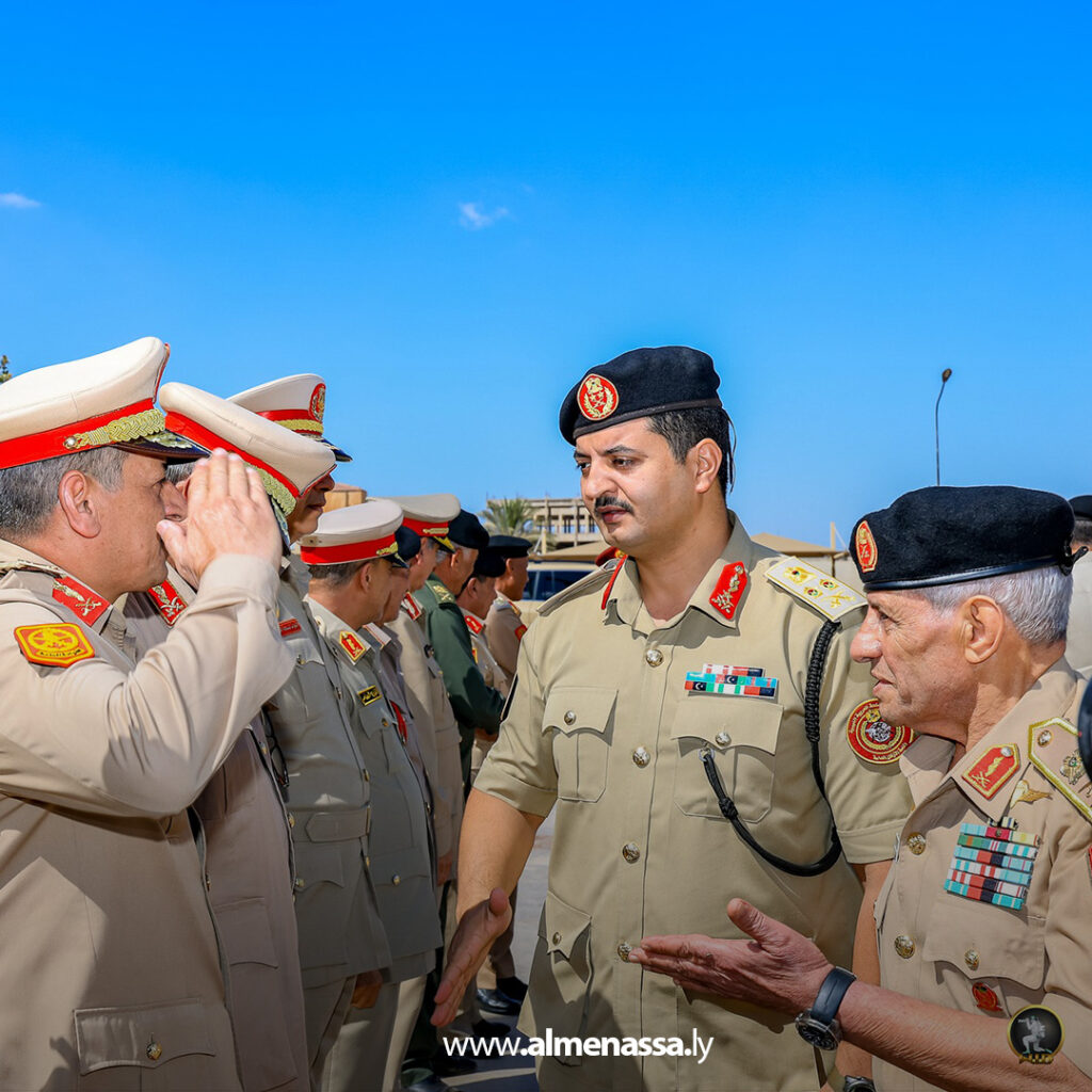 Extra11111111111 2 رئيس الأركان العامة يتفقد رئاسة أركان القوات البرية ويُشيد بجهودها في حماية الوطن