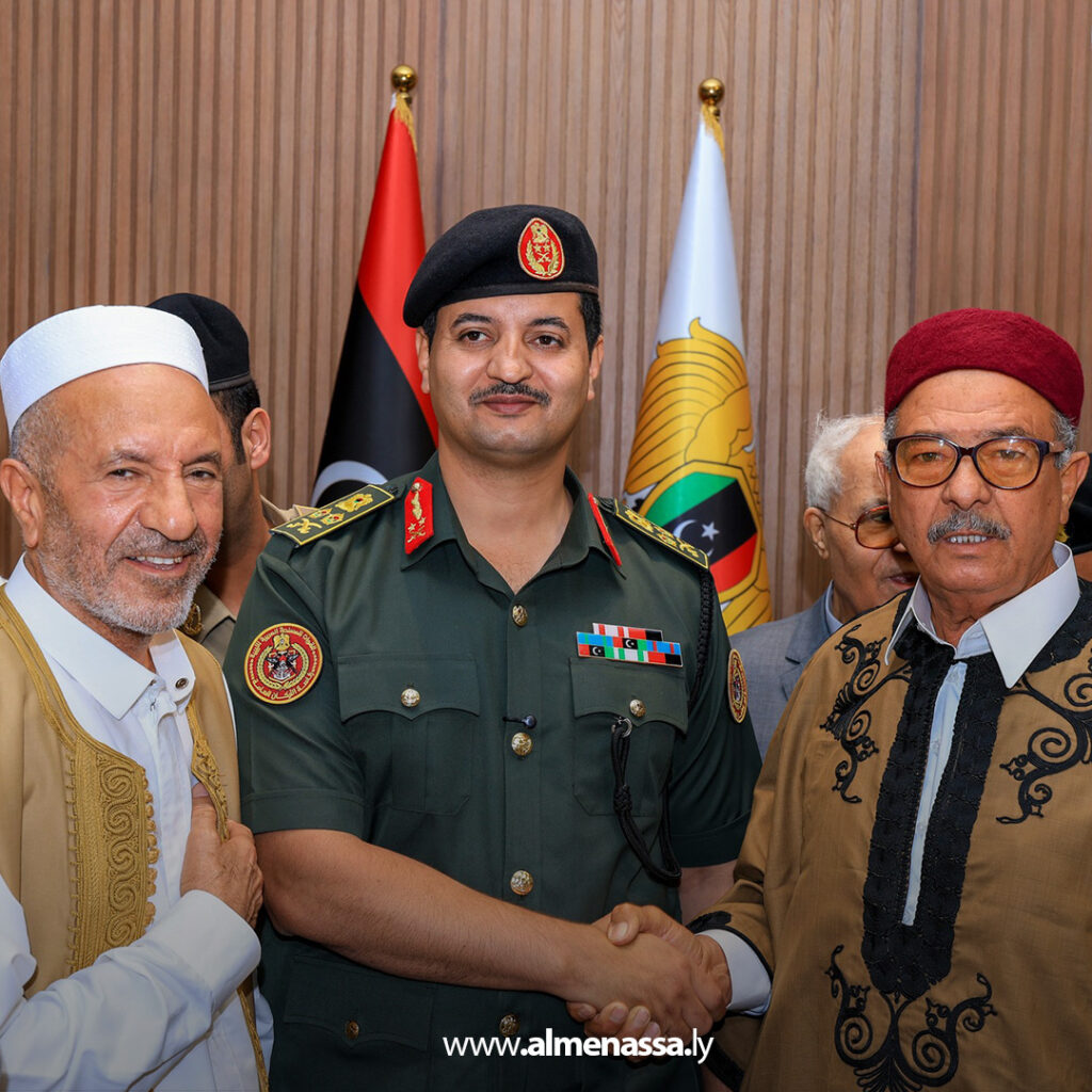 Extra1111111111111 1 رئيس الأركان العامة يستقبل وفداً من مشايخ وأعيان قبيلة زوية