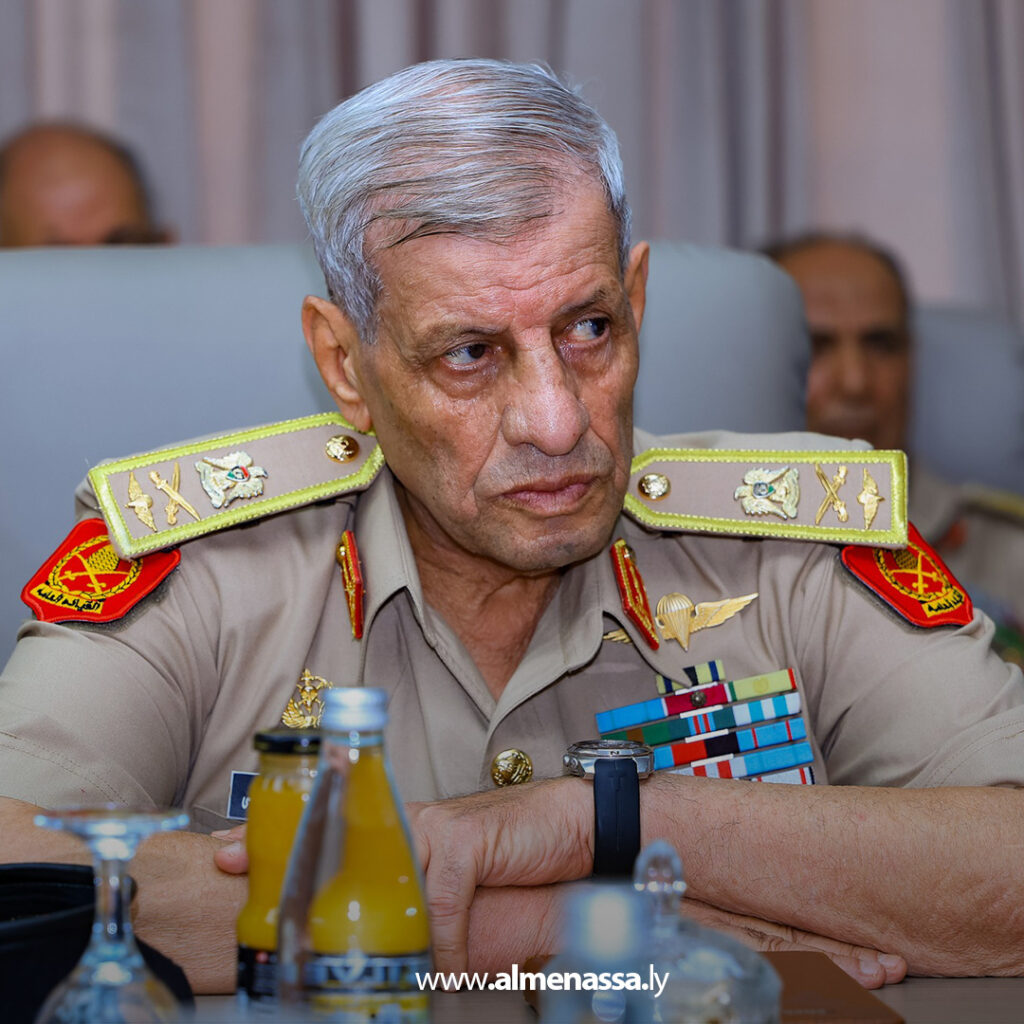 Extra1111111111111 2 رئيس الأركان العامة يتفقد رئاسة أركان القوات البرية ويُشيد بجهودها في حماية الوطن