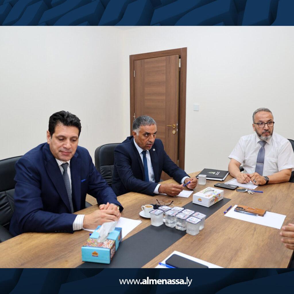 Extra4 النائب سلطنة المسماري تبحث تحديات فروع أكاديمية الدراسات العليا في المنطقة الشرقية