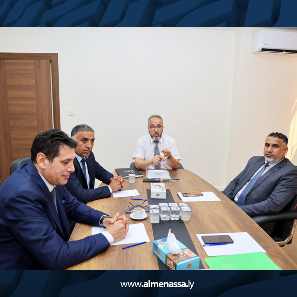 Extra5 النائب سلطنة المسماري تبحث تحديات فروع أكاديمية الدراسات العليا في المنطقة الشرقية