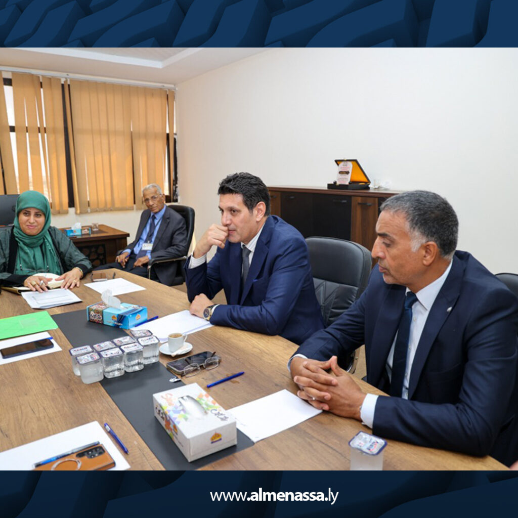 Extra6 النائب سلطنة المسماري تبحث تحديات فروع أكاديمية الدراسات العليا في المنطقة الشرقية