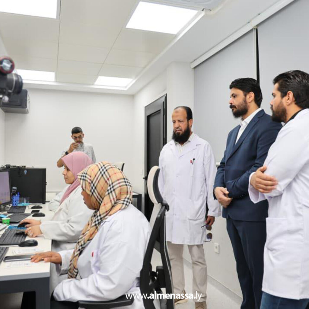 Extra 4 وكيل عام وزارة الصحة يتفقد مركز الأورام ببنغازي ويبحث تطوير البرامج العلاجية