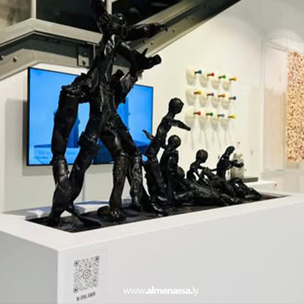 فنان يهيم في سورة البحر بلوحات للسلام والحب 23 Extra .jpg16