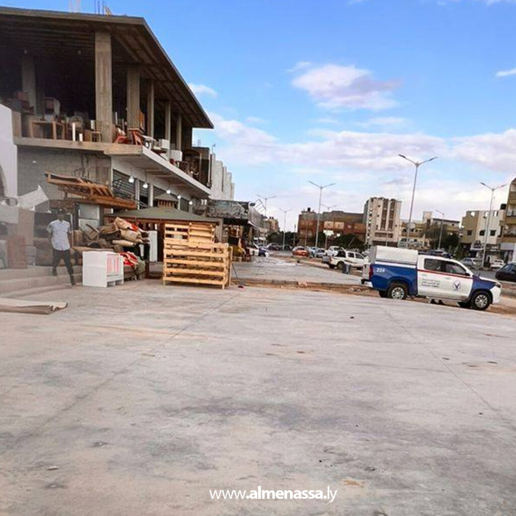 02 10 بسبب المظهر العام.. الحرس البلدي بنغازي يغلق سوق الأثاث المستعمل