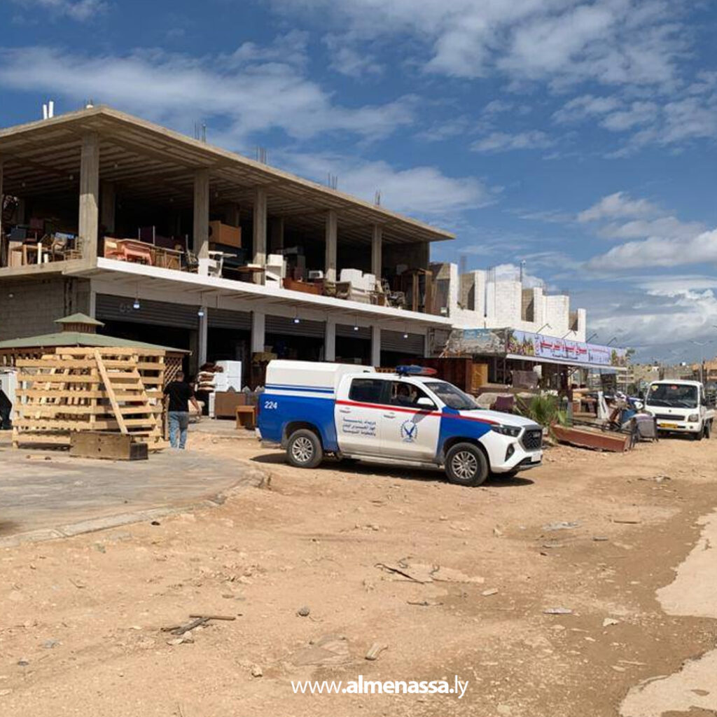 03 7 بسبب المظهر العام.. الحرس البلدي بنغازي يغلق سوق الأثاث المستعمل