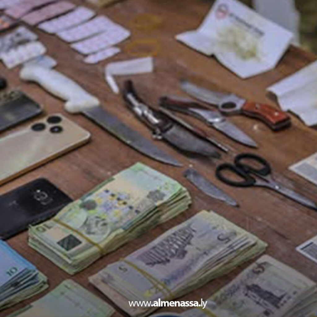 Extra 160 ضبط شبكة من العمالة الوافدة تمتهن ترويج المخدرات والخمور في المنطقة الوسطى