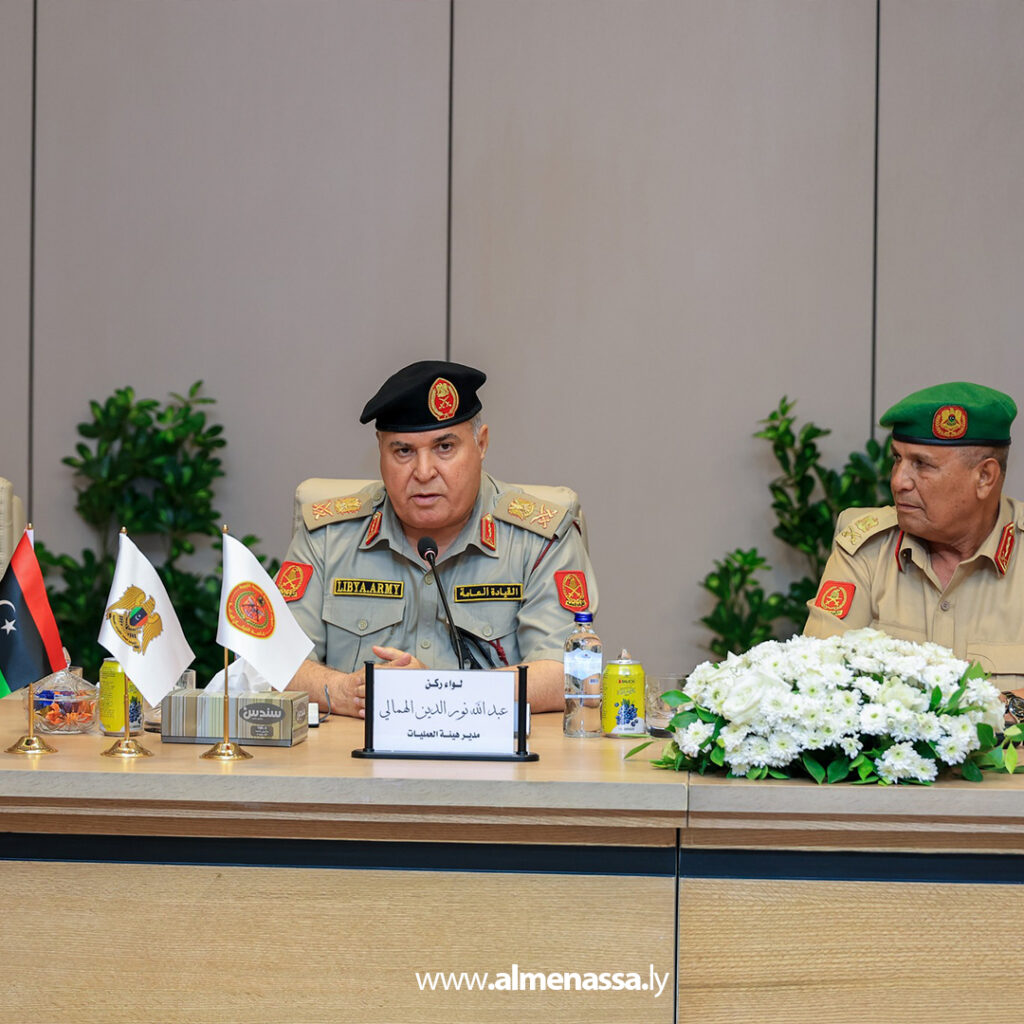 Extra 2 نائب القائد العام ورئيس الأركان العامة يبحثان خطط تطوير القوات المسلحة