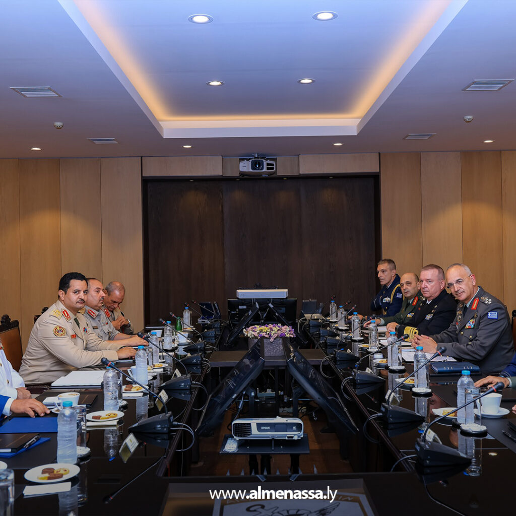 Extra 242 رئيس الأركان العامة يبحث مع نظيره اليوناني تعزيز التعاون العسكري ودعم الاستقرار في المنطقة