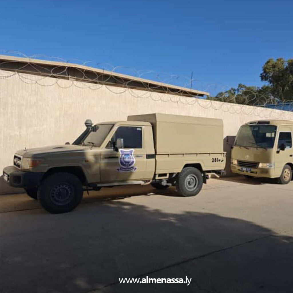 Extra 274 تسليم مجموعة من المهاجرين غير الشرعيين إلى جهاز الهجرة بعد ضبطهم في محيط آثار لبدة