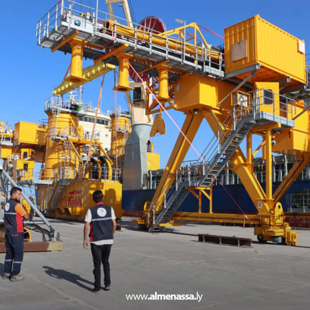 وصول آلات شفط الحبوب بقدرة 600 طن في الساعة إلى ميناء الحرة جليانة 1 Extra 276