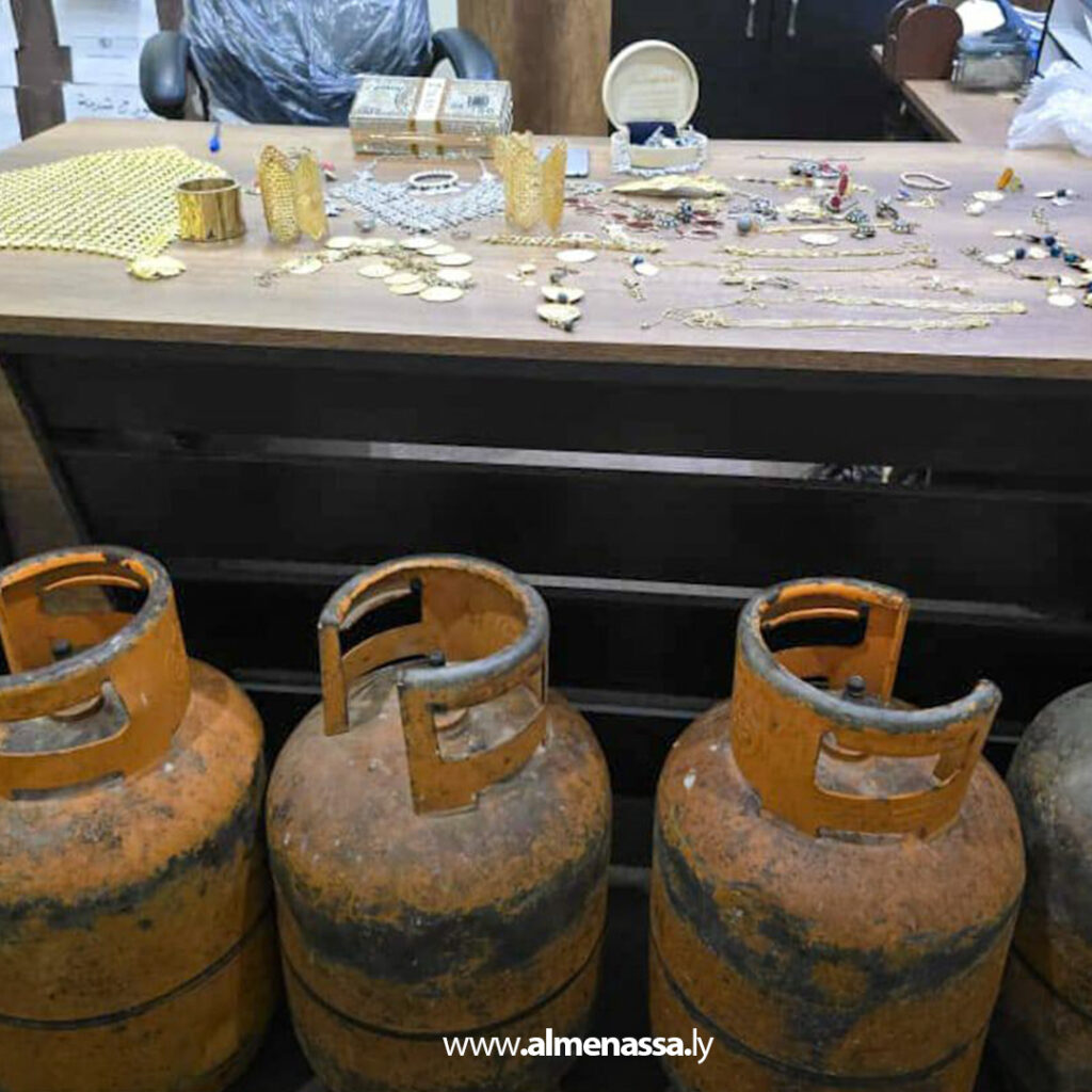 Extra 306 البحث الجنائي البطنان يضبط عصابة سرقة ويسترجع المسروقات بالكامل