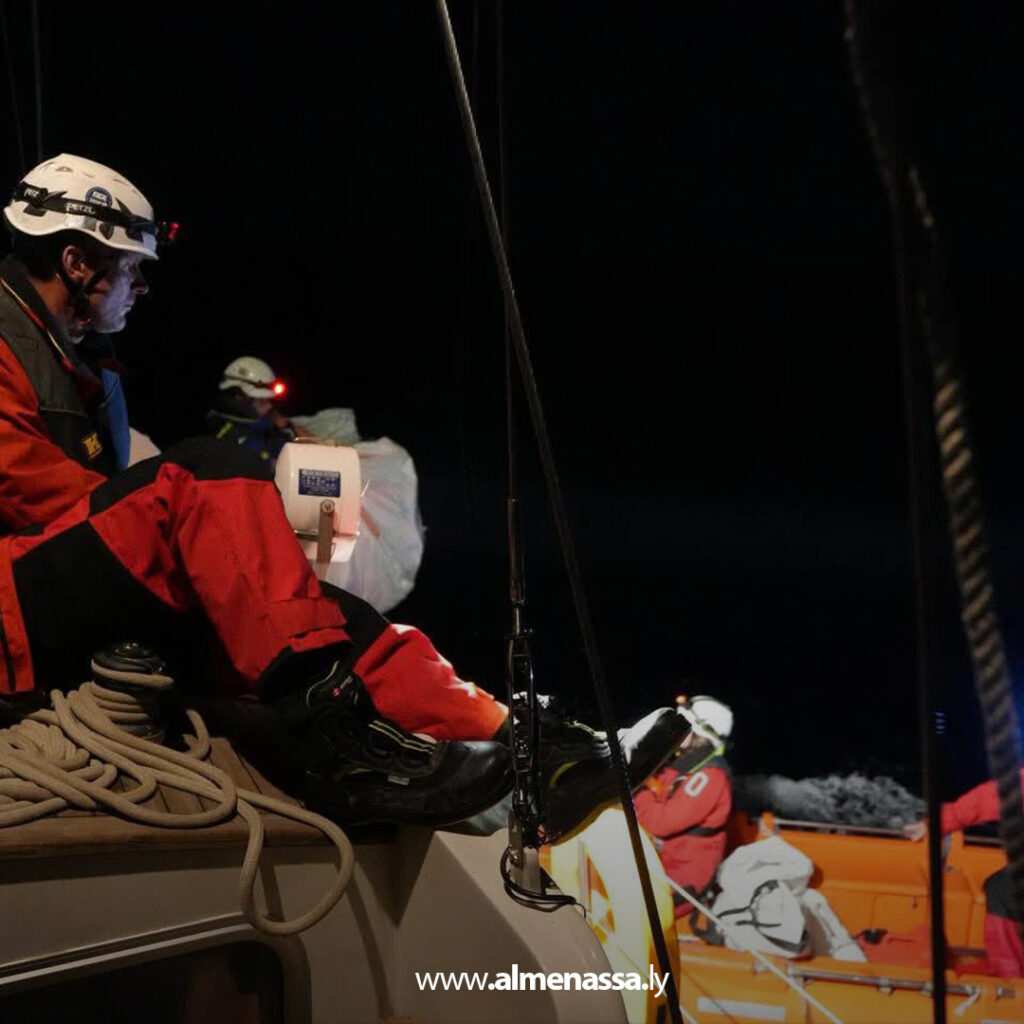 Extra 34 سفينة "نادر" تنقذ 243 مهاجراً في ثلاث عمليات بوسط المتوسط والعثور على قارب خشبي فارغ مجهول الهوية