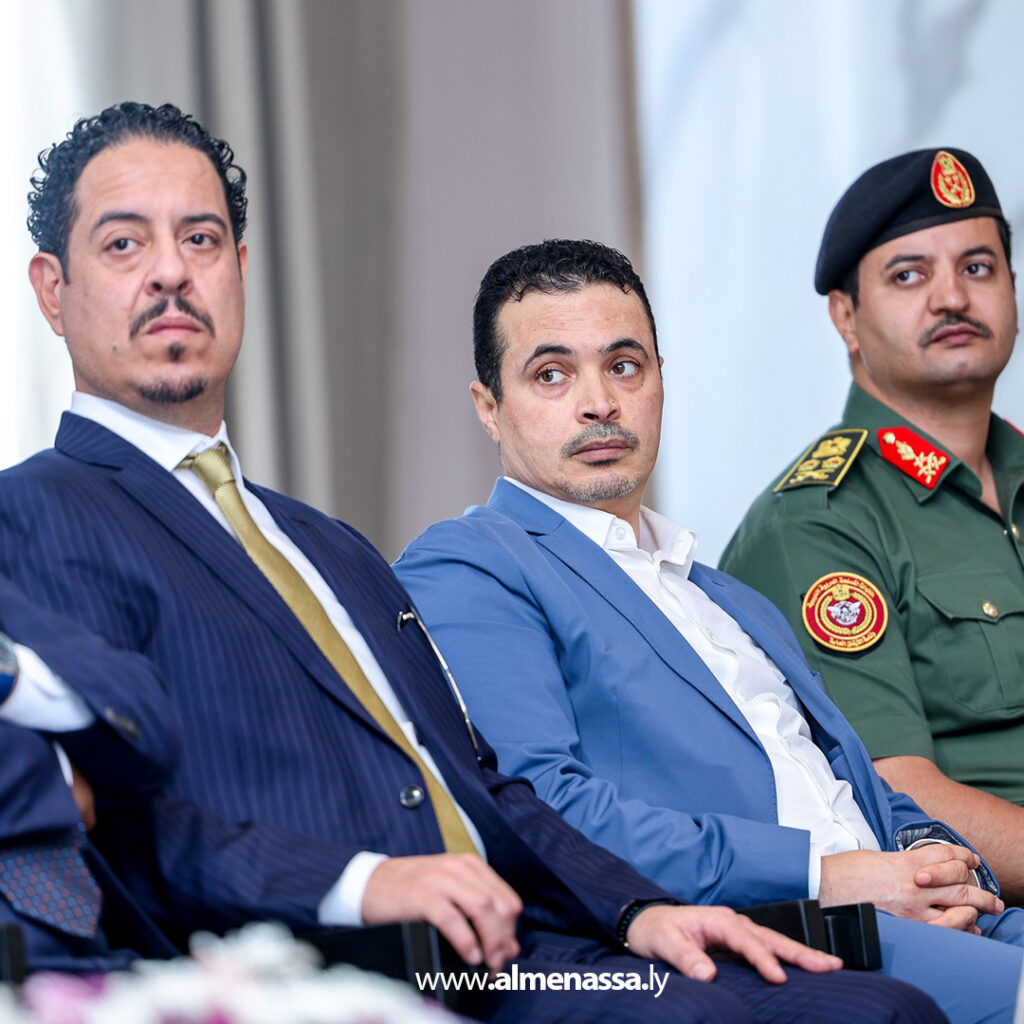 Extra1 133 القائد العام يستقبل أعيان المنطقة الوسطى ويؤكد بأن حلّ الأزمة الليبية ينبع من إرادة الشعب دون انتظار مبادرات خارجية