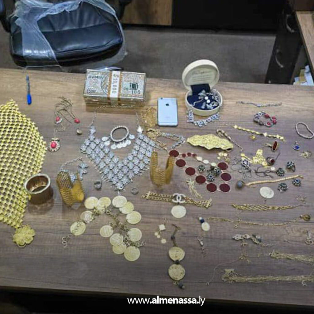 Extra1 148 البحث الجنائي البطنان يضبط عصابة سرقة ويسترجع المسروقات بالكامل