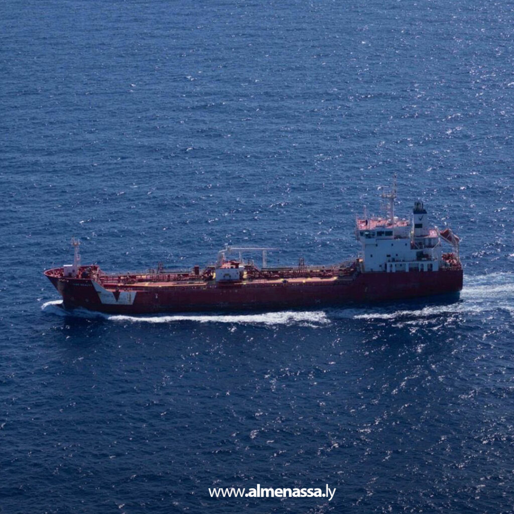 Extra1 95 خفر السواحل الليبي يعترض زورق مهاجرين في البحر المتوسط بعد تلقيه أوامر بالتحرك