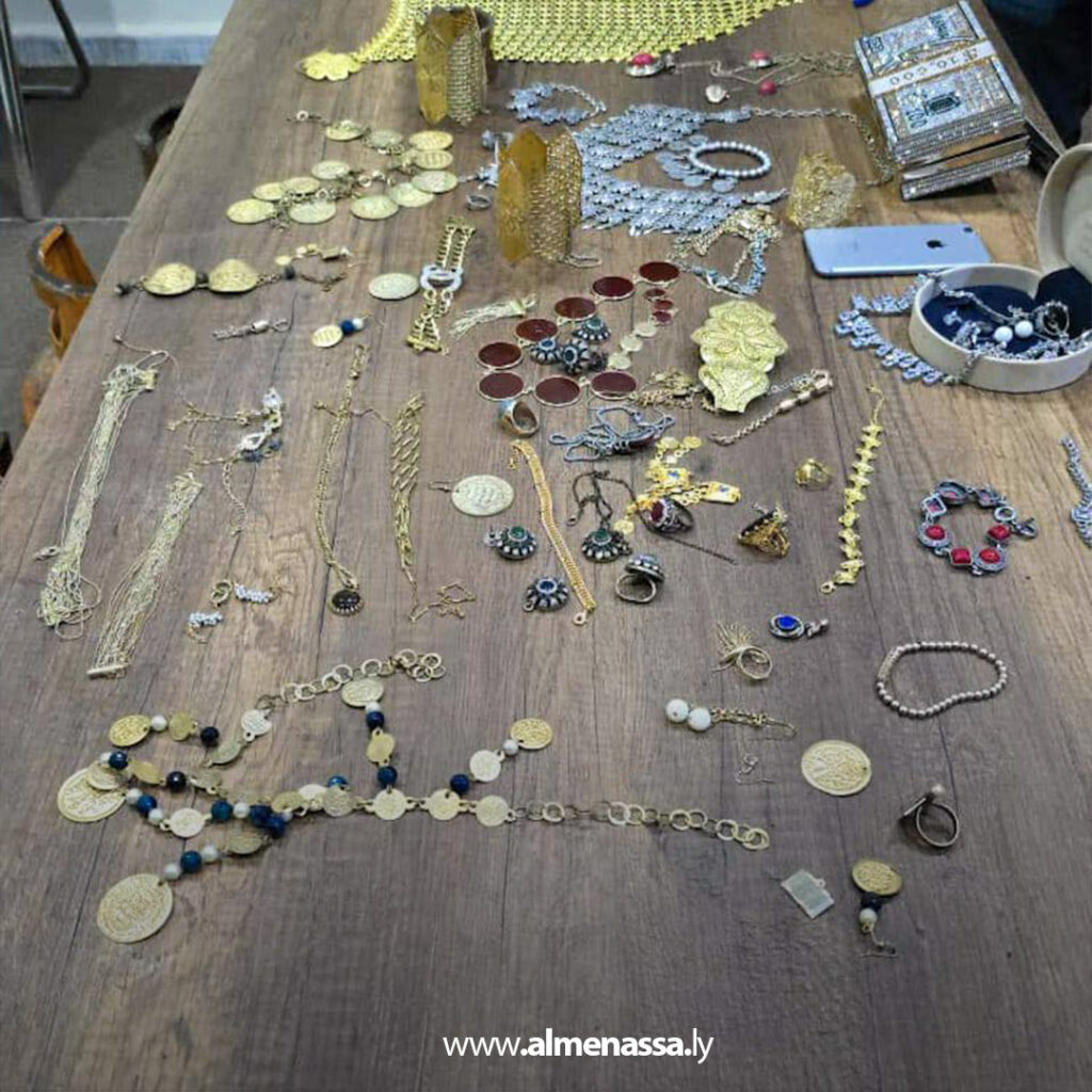 Extra11 120 البحث الجنائي البطنان يضبط عصابة سرقة ويسترجع المسروقات بالكامل