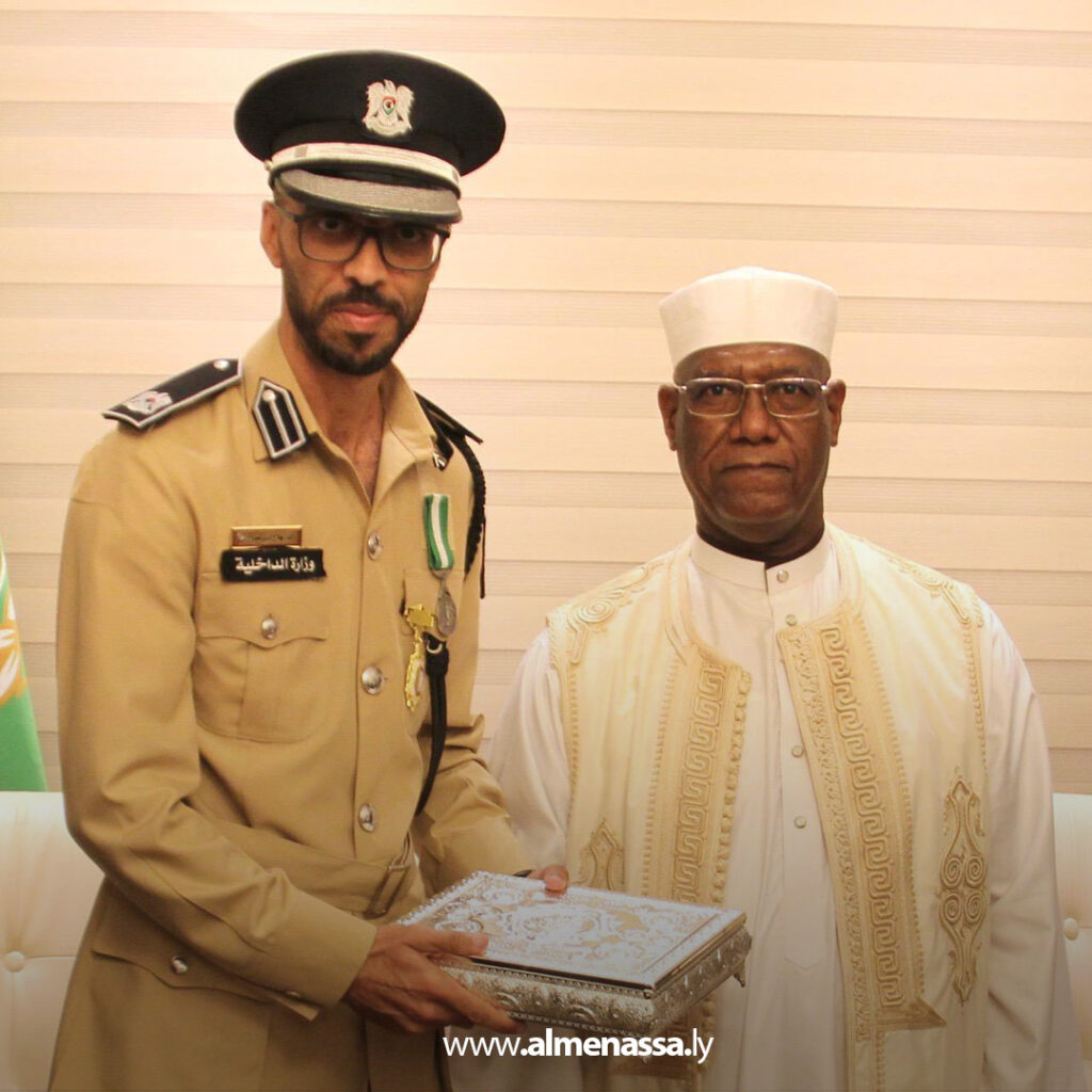 Extra11 23 السفارة الليبية في القاهرة تكرّم طالبًا ليبيًا متفوقًا بأكاديمية الشرطة المصرية