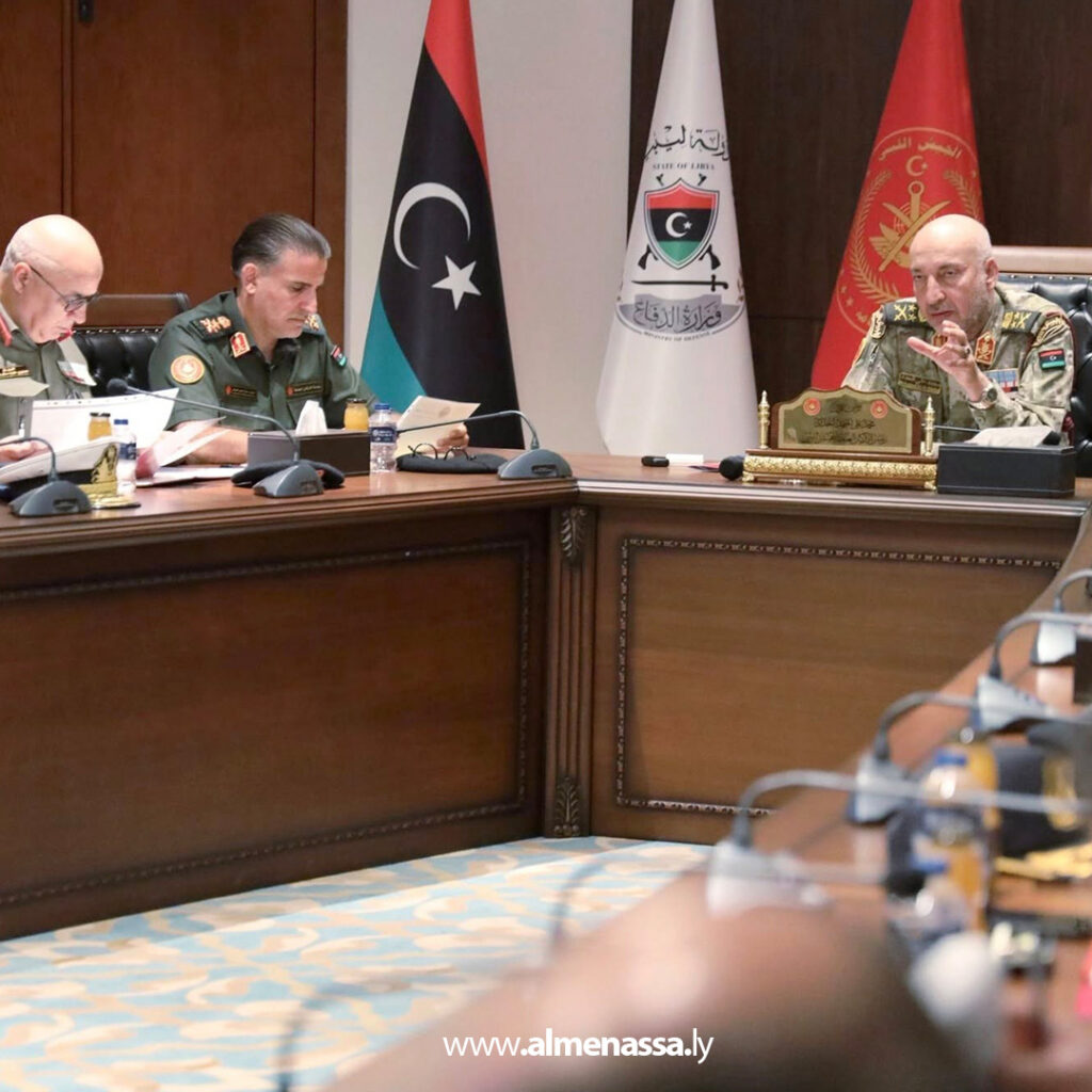 Extra11 69 الحداد يبحث سُبل تطوير العمل الإداري والعسكري داخل المؤسسة العسكرية