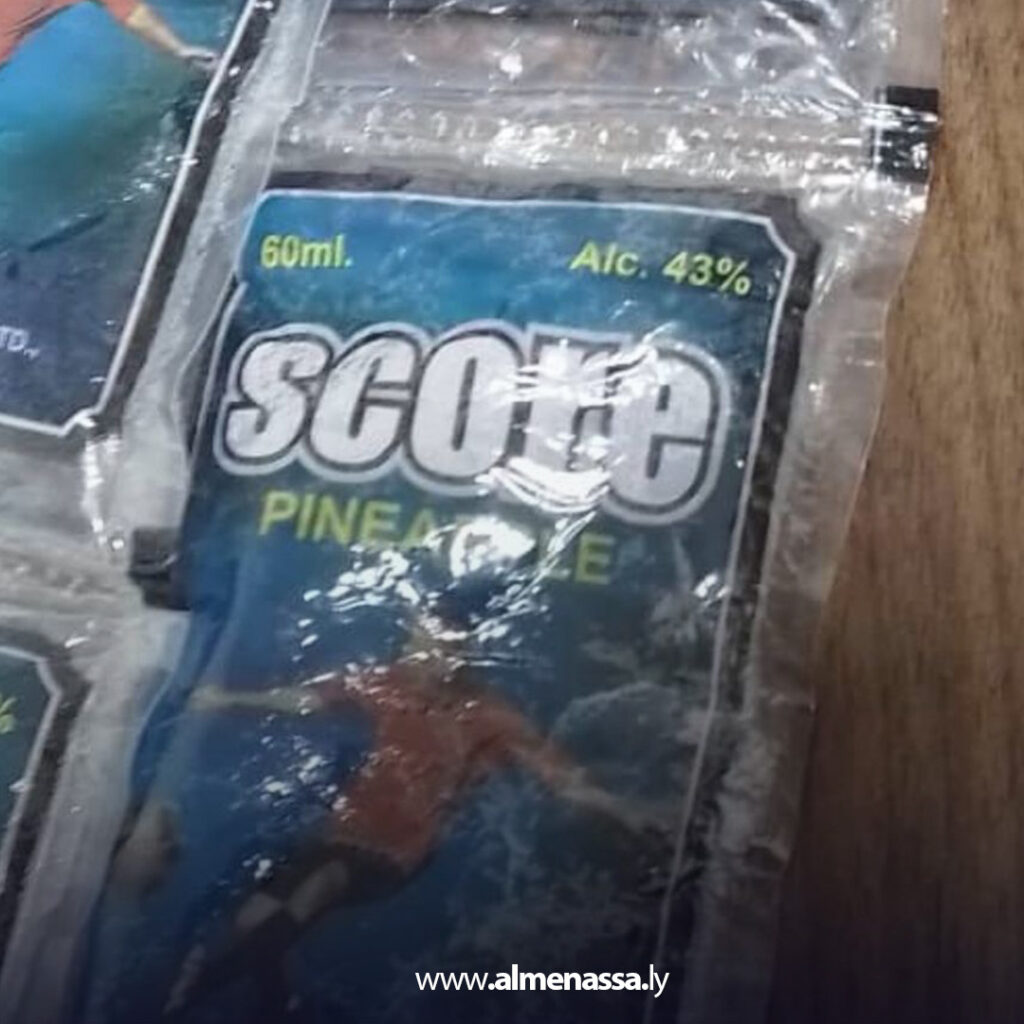 Extra11 81 نجدة بنغازي تضبط مركبة مشبوهة بداخلها مواد مسكرة ومبلغ مالي في محطة الجبو