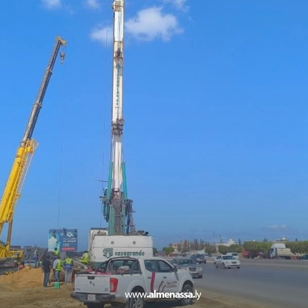 Extra111 4 بدء تنفيذ جسر مشاة ولي العهد بطريق المطار