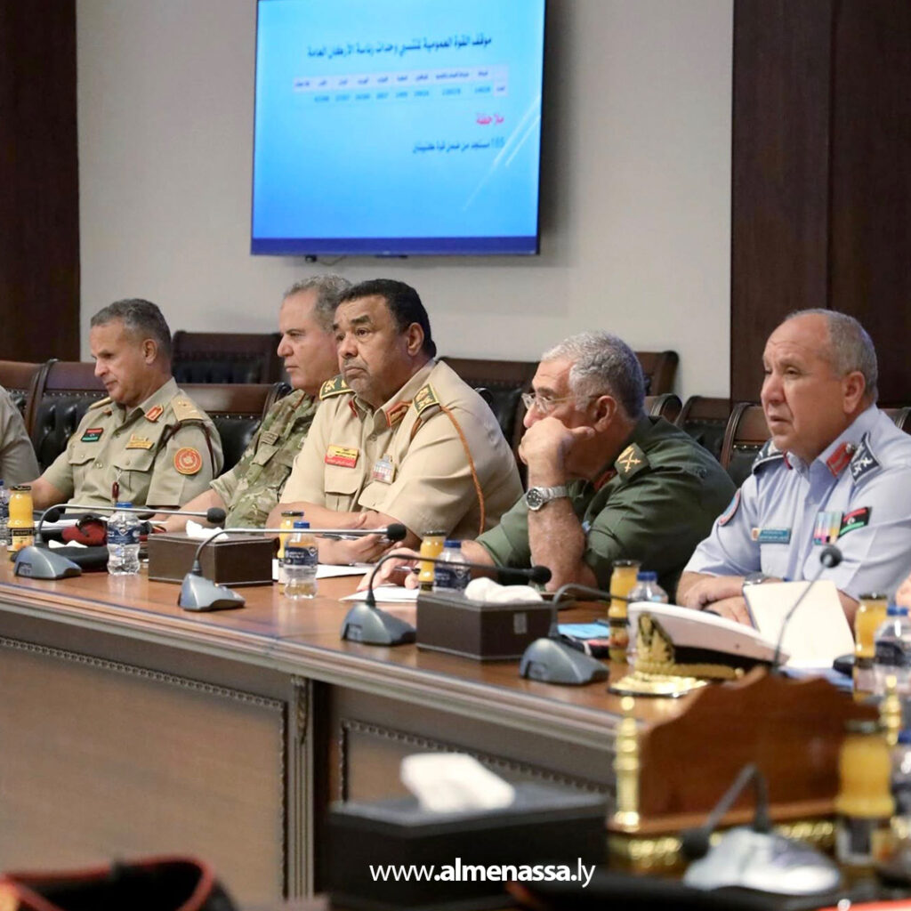 Extra111 40 الحداد يبحث سُبل تطوير العمل الإداري والعسكري داخل المؤسسة العسكرية