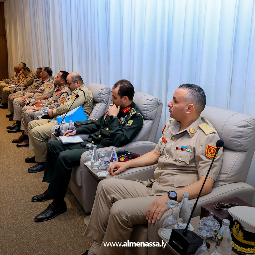 Extra111 53 نائب القائد العام يبحث مع قادة الوحدات خطط تنفيذ رؤية 2030 لتطوير القوات المسلحة