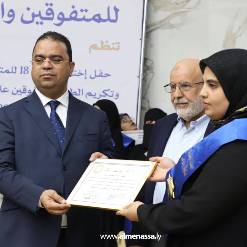 Extra111 58 وزير التربية والتعليم يكرم أوائل طلبة الشهادة الثانوية والمتفوقين على مستوى ليبيا