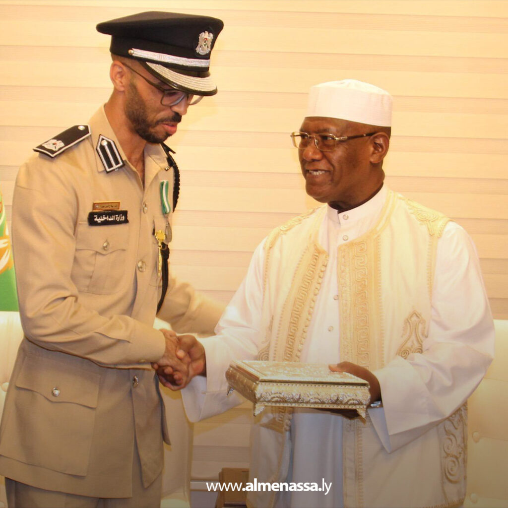 Extra1111 13 السفارة الليبية في القاهرة تكرّم طالبًا ليبيًا متفوقًا بأكاديمية الشرطة المصرية