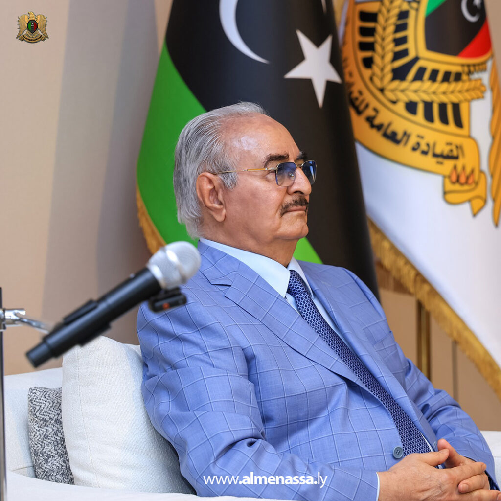 Extra11111 26 القائد العام يستقبل أعيان المنطقة الوسطى ويؤكد بأن حلّ الأزمة الليبية ينبع من إرادة الشعب دون انتظار مبادرات خارجية