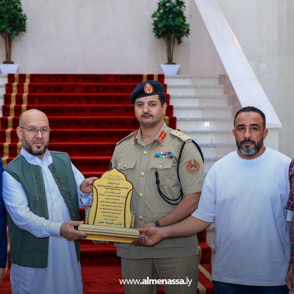 Extra11111 27 رئيس الأركان العامة يلتقي قيادات مصراتة لتشكيل قوة مشتركة وتوحيد الجهود الوطنية