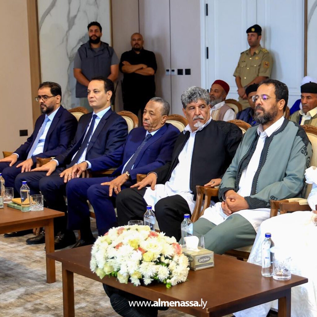 Extra1111111 9 القائد العام يلتقي مشايخ وأعيان فزان لبحث سُبل المصالحة الوطنية ورسم خارطة طريق للأزمة الليبية