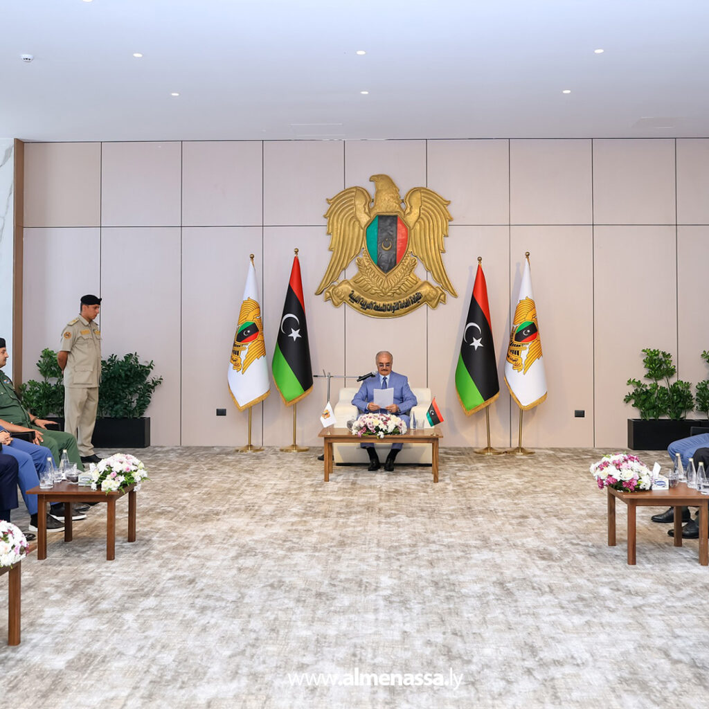 Extra11111111 13 القائد العام يستقبل أعيان المنطقة الوسطى ويؤكد بأن حلّ الأزمة الليبية ينبع من إرادة الشعب دون انتظار مبادرات خارجية