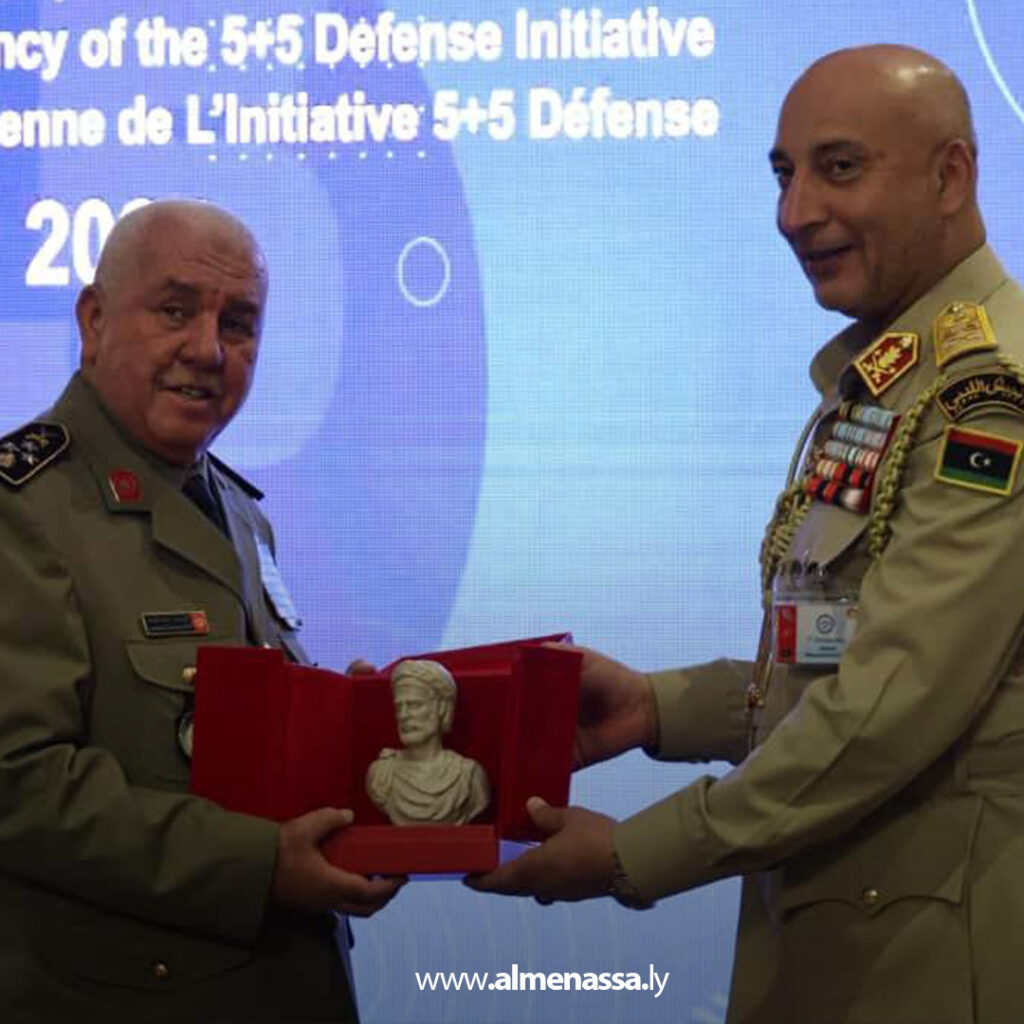 Extra1111111111 الحداد يشارك في أعمال الاجتماع السابع عشر لرؤساء أركان جيوش دول مبادرة (5+5) دفاع بتونس