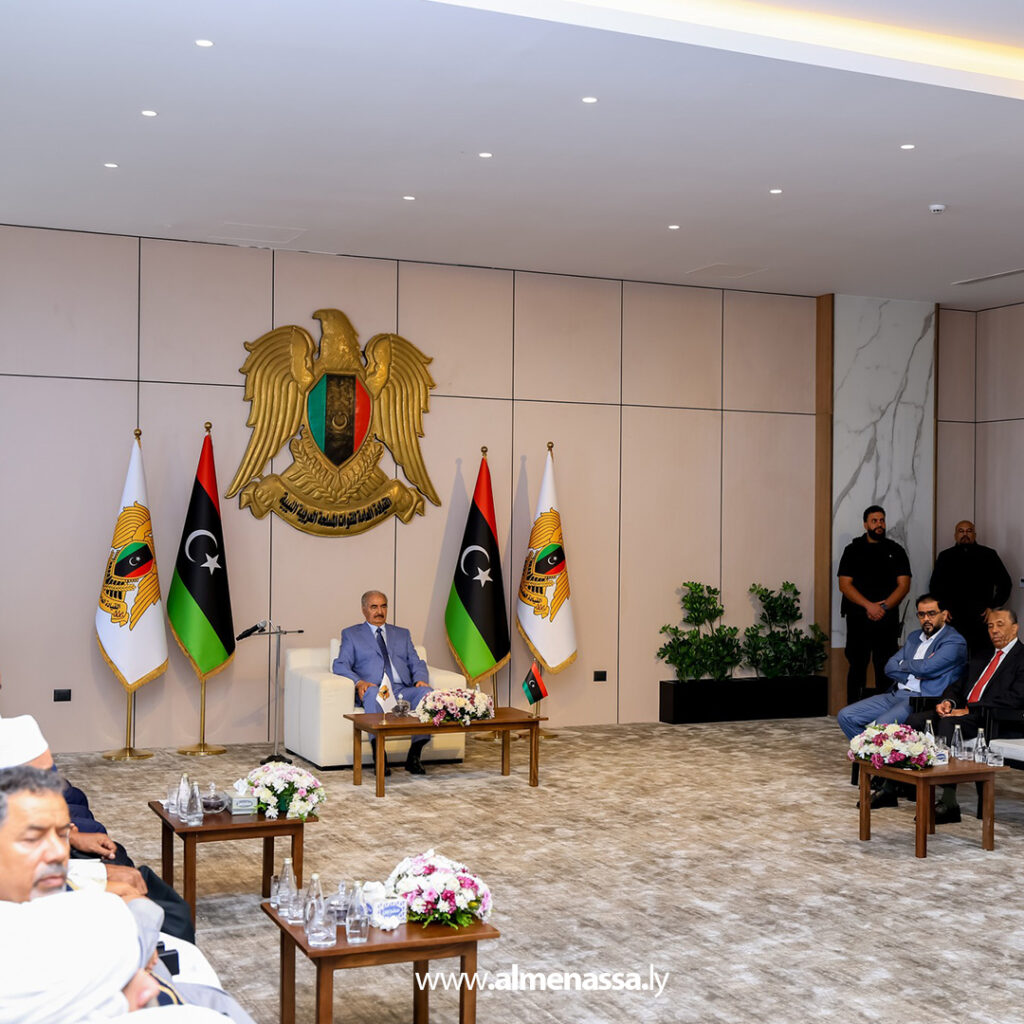 Extra11111111111 7 القائد العام يستقبل أعيان المنطقة الوسطى ويؤكد بأن حلّ الأزمة الليبية ينبع من إرادة الشعب دون انتظار مبادرات خارجية