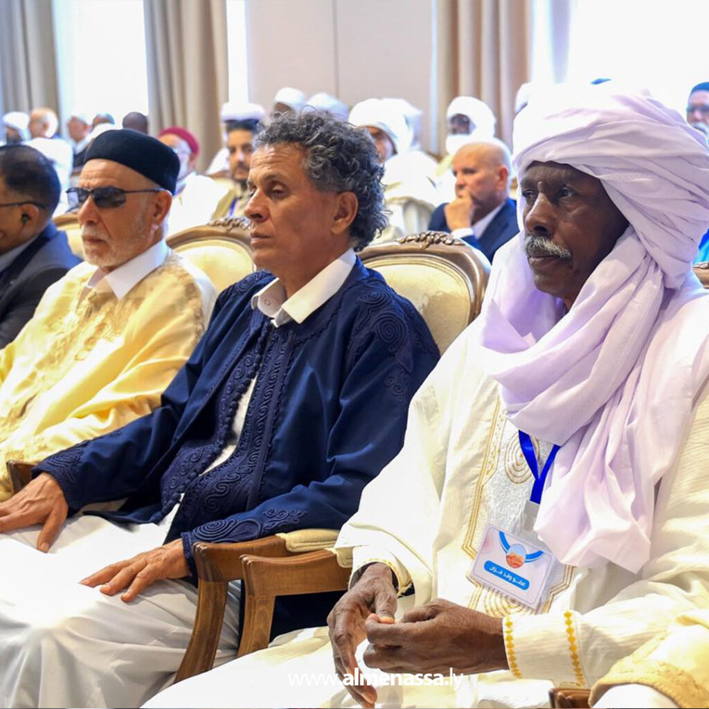 Extra111111111111111 2 القائد العام يلتقي مشايخ وأعيان فزان لبحث سُبل المصالحة الوطنية ورسم خارطة طريق للأزمة الليبية