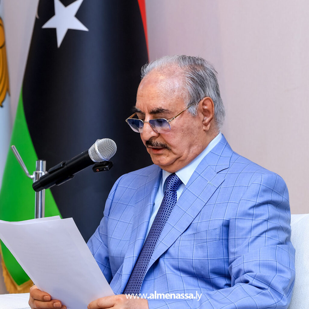 Extra1111111111111111 3 القائد العام يستقبل أعيان المنطقة الوسطى ويؤكد بأن حلّ الأزمة الليبية ينبع من إرادة الشعب دون انتظار مبادرات خارجية