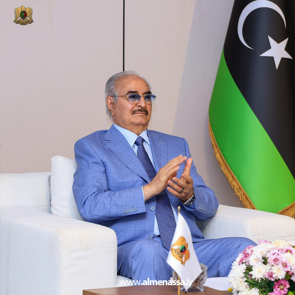 Extra111111111111111111 3 القائد العام يستقبل أعيان المنطقة الوسطى ويؤكد بأن حلّ الأزمة الليبية ينبع من إرادة الشعب دون انتظار مبادرات خارجية