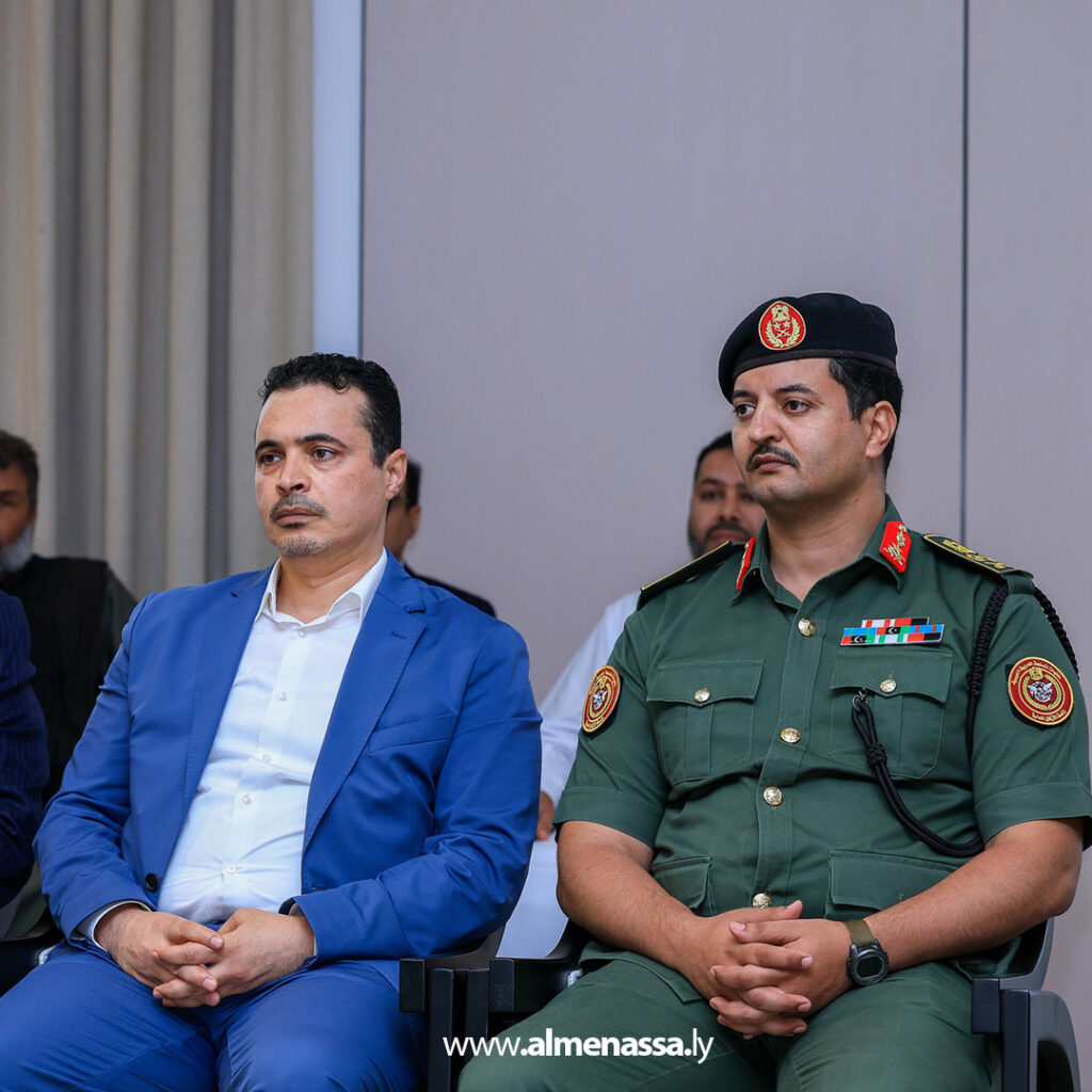 Extra11111111111111111111 3 القائد العام يستقبل أعيان المنطقة الوسطى ويؤكد بأن حلّ الأزمة الليبية ينبع من إرادة الشعب دون انتظار مبادرات خارجية