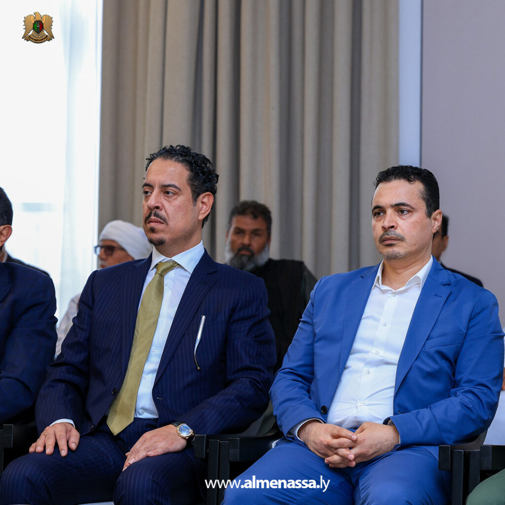 Extra111111111111111111111 2 القائد العام يستقبل أعيان المنطقة الوسطى ويؤكد بأن حلّ الأزمة الليبية ينبع من إرادة الشعب دون انتظار مبادرات خارجية