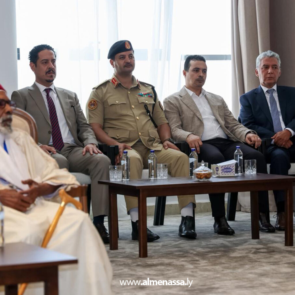 Extra1111111111111111111111111 2 القائد العام يلتقي مشايخ وأعيان فزان لبحث سُبل المصالحة الوطنية ورسم خارطة طريق للأزمة الليبية