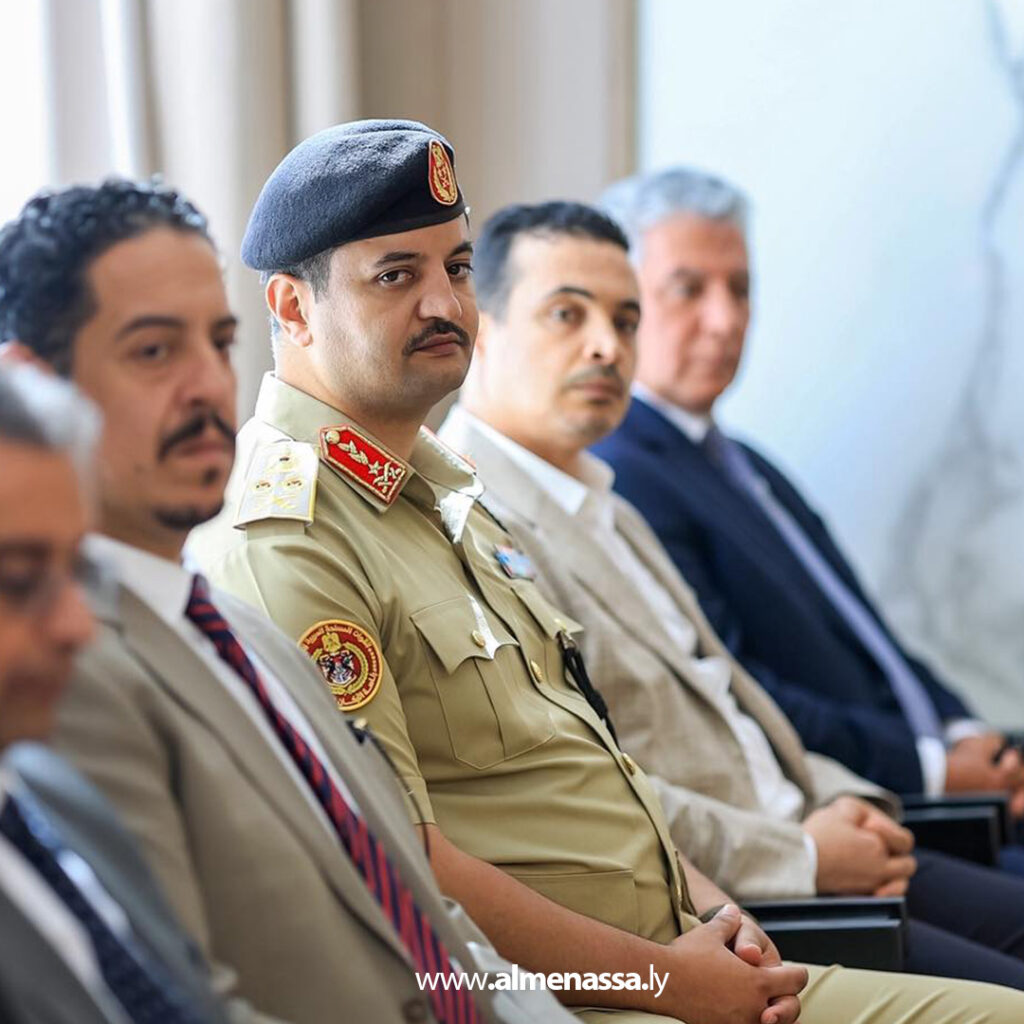 Extra111111111111111111111111111 2 القائد العام يلتقي مشايخ وأعيان فزان لبحث سُبل المصالحة الوطنية ورسم خارطة طريق للأزمة الليبية