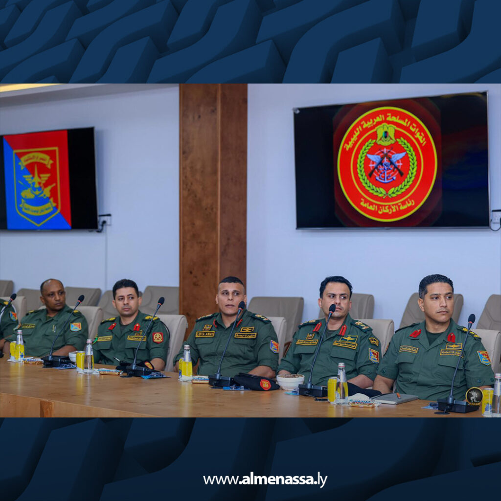 Extra3 4 رئيس الأركان العامة يتفقد مقر رئاسة الوحدات الأمنية ويشيد بجاهزيتها واستعدادها الميداني