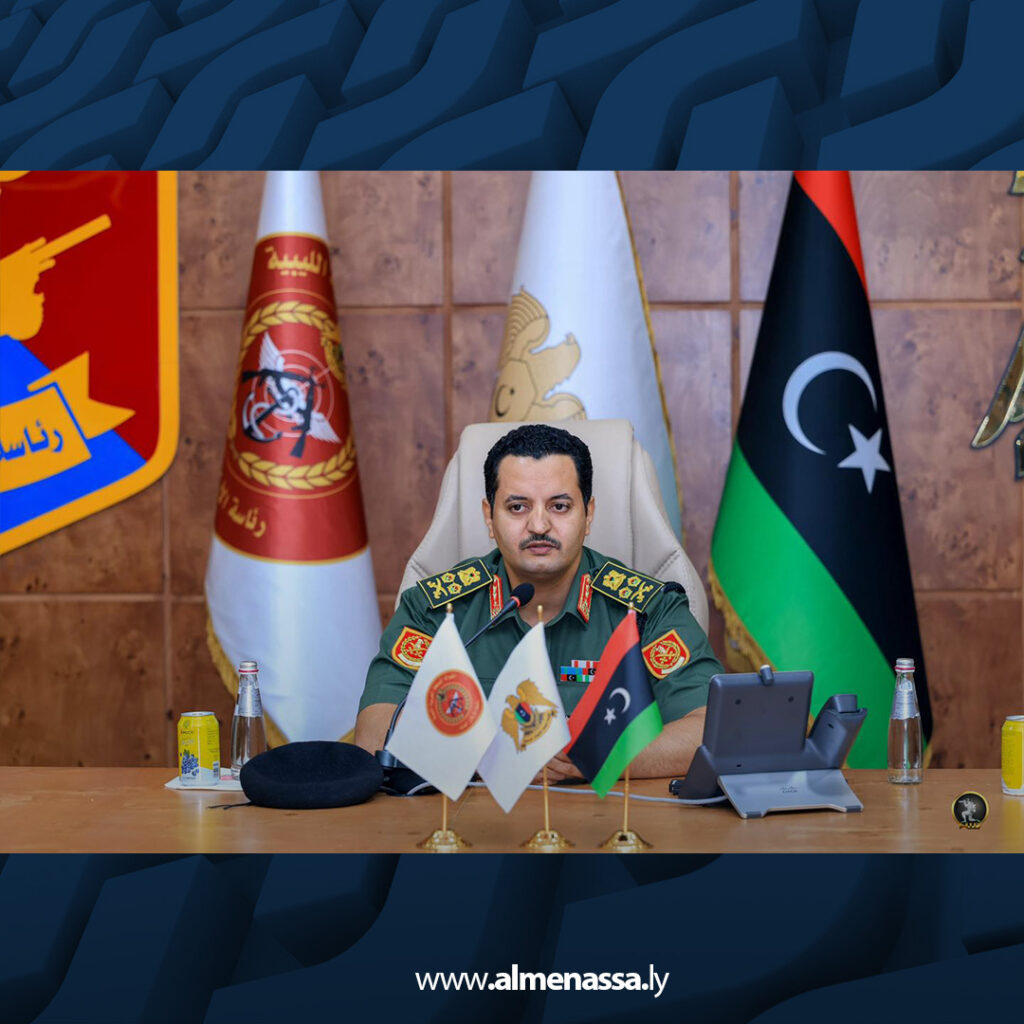 Extra4 3 رئيس الأركان العامة يتفقد مقر رئاسة الوحدات الأمنية ويشيد بجاهزيتها واستعدادها الميداني